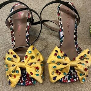 Betsy Johnson Heels/ Size 8